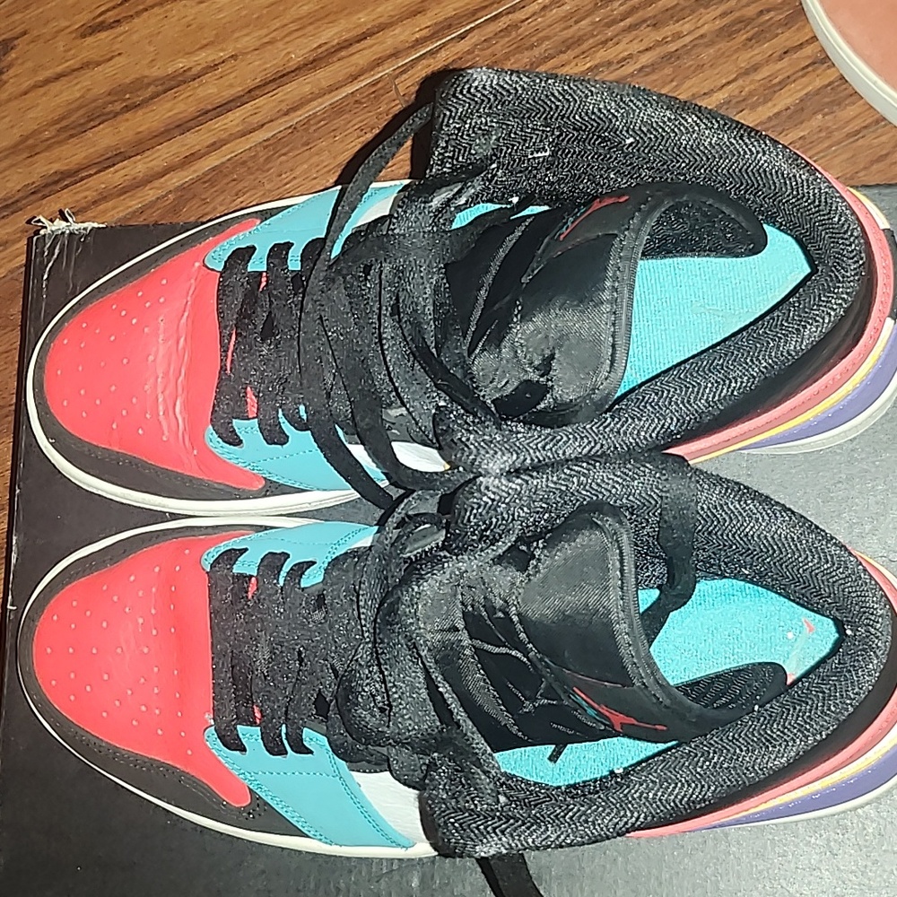 Sneakers - Picture 4 of 4